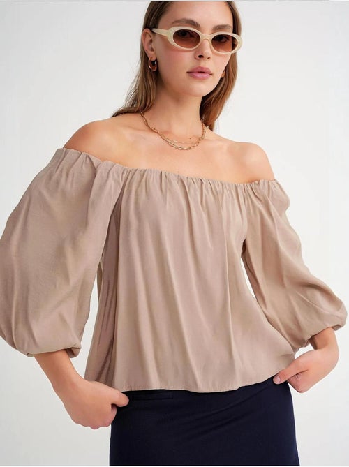 Blusa fina de modal y poliéster con cuello madonna y detalle de volante mixray - Kiabi Blusa fina de modal y poliéster con cuello madonna y detalle de volante mixray - Kiabi