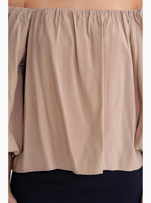 Blusa fina de modal y poliéster con cuello madonna y detalle de volante mixray - Kiabi Blusa fina de modal y poliéster con cuello madonna y detalle de volante mixray - Kiabi