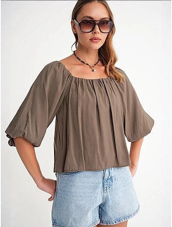 Blusa fina de modal y poliéster con cuello madonna y detalle de volante mixray