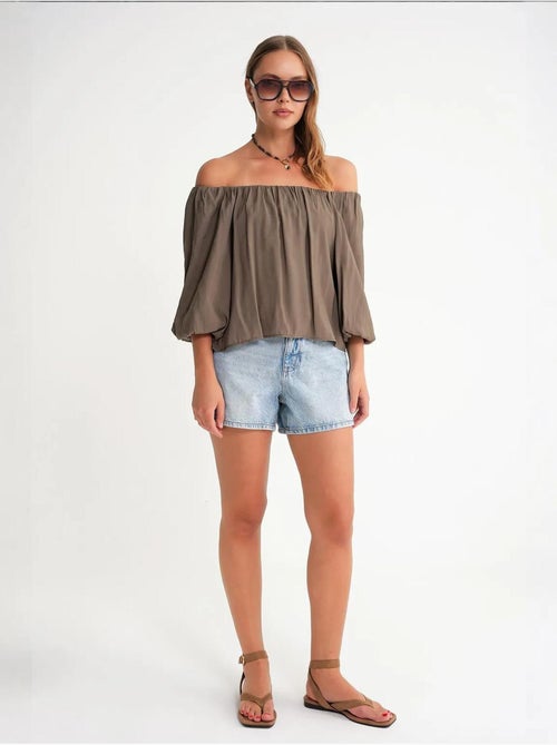 Blusa fina de modal y poliéster con cuello madonna y detalle de volante mixray - Kiabi Blusa fina de modal y poliéster con cuello madonna y detalle de volante mixray - Kiabi