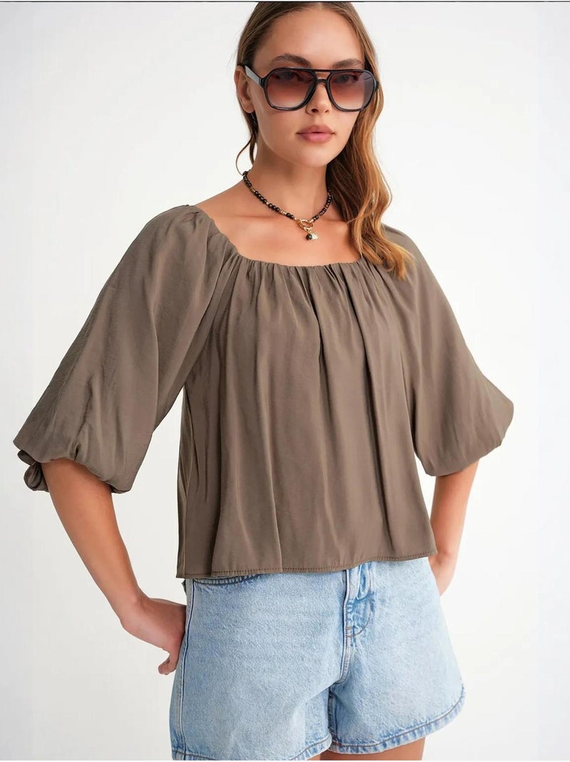 Blusa fina de modal y poliéster con cuello madonna y detalle de volante mixray Caqui - Kiabi