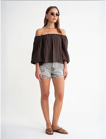 Blusa fina de modal y poliéster con cuello madonna y detalle de volante mixray