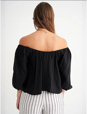 Blusa fina de modal y poliéster con cuello madonna y detalle de volante mixray