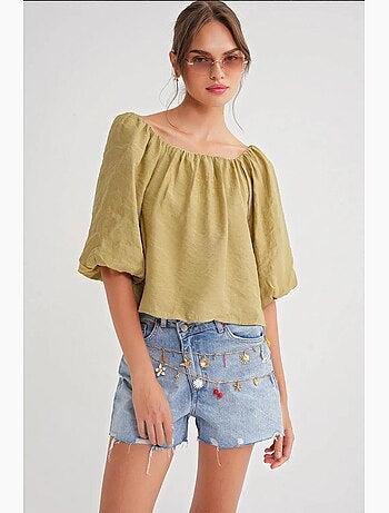 Blusa fina de modal y poliéster con cuello madonna y detalle de volante mixray