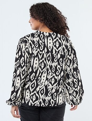 Blusa fluida con cuello mao y estampado all over