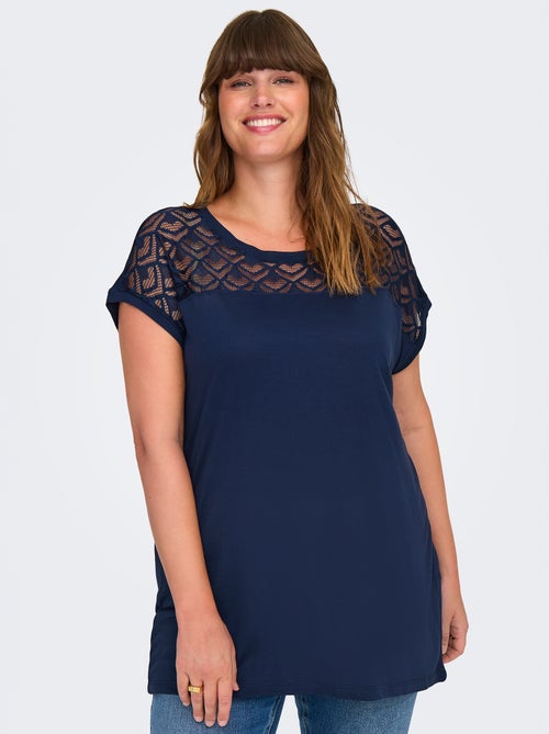 Blusa fluida con detalles calados 'Only Carmakoma' - Kiabi