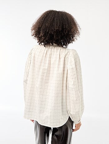 Blusa fluida con estampado de cuadros