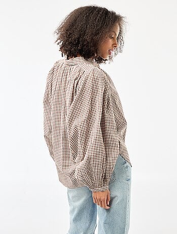 Blusa fluida con estampado de cuadros