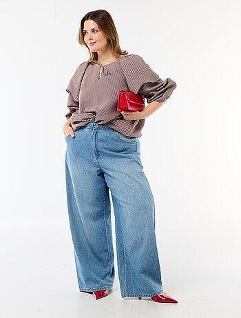 Blusa fluida de manga larga con volante grande en el cuello