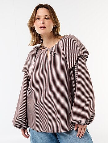 Blusa fluida de manga larga con volante grande en el cuello