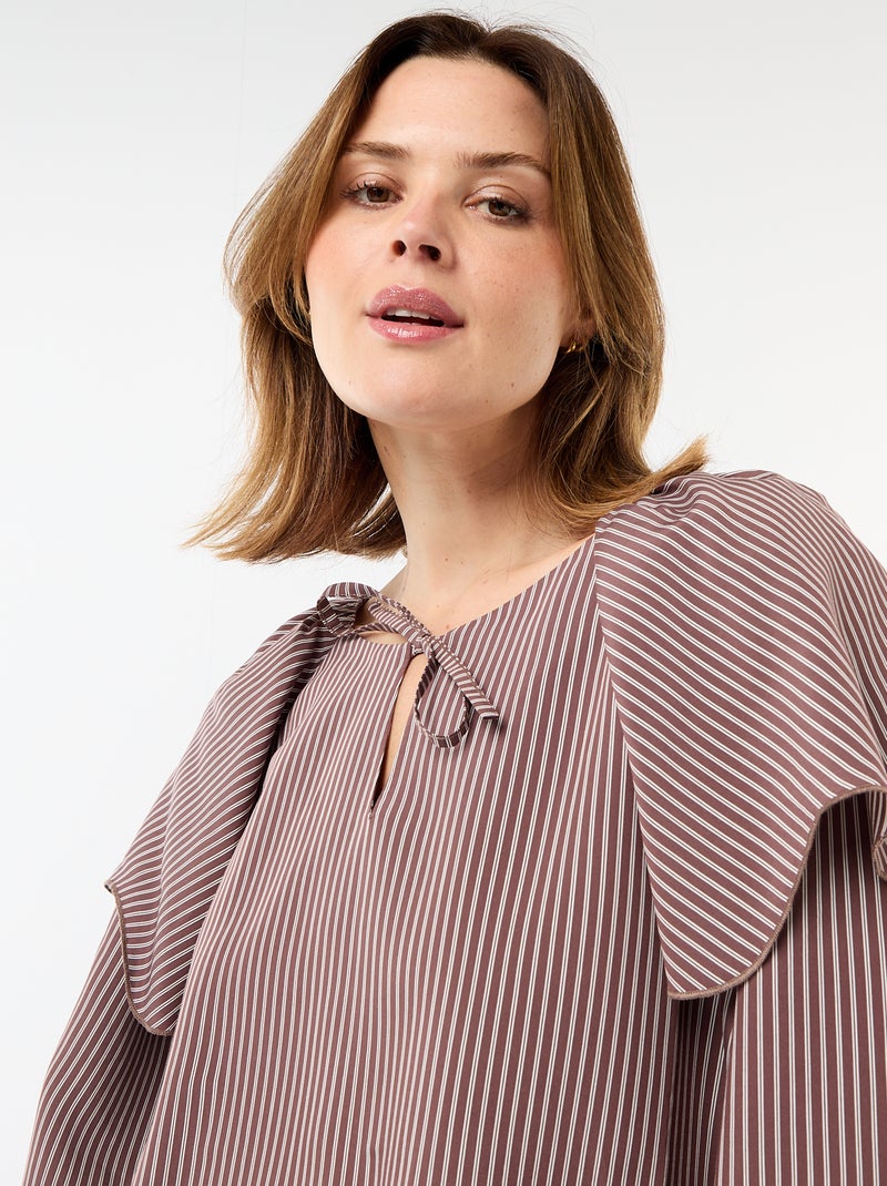 Blusa fluida de manga larga con volante grande en el cuello Marron - Kiabi