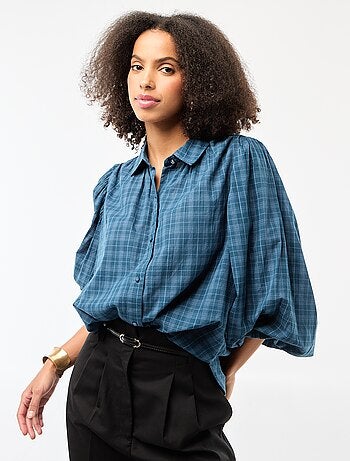 Blusa fluida con estampado de cuadros