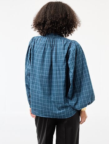 Blusa fluida con estampado de cuadros