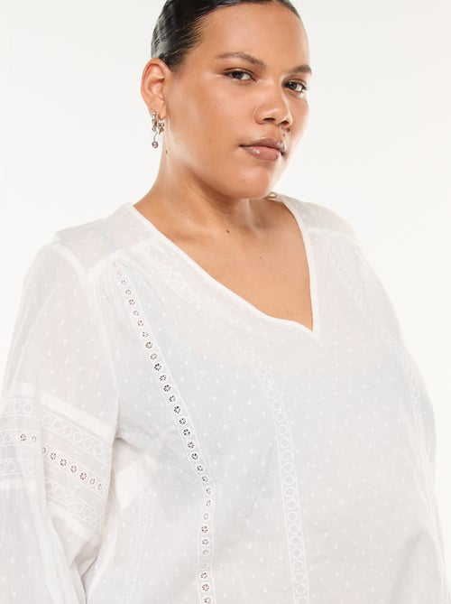 Blusa fluida lisa con plumeti y bordados calados - Kiabi