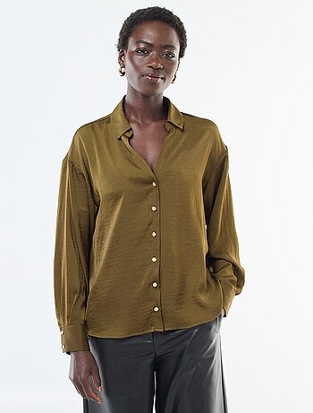Blusa fluida satinada con botones dorados