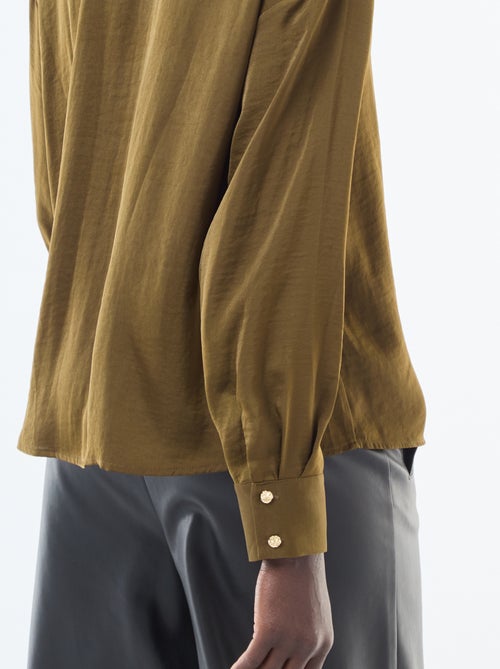 Blusa fluida satinada con botones dorados - Kiabi