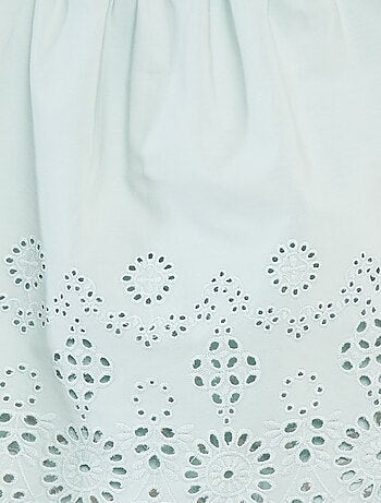 Blusa fruncida con bordado inglés