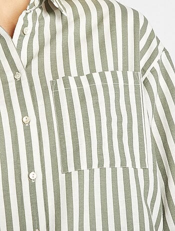 Blusa larga con bolsillo en el pecho con un 20 % de lino
