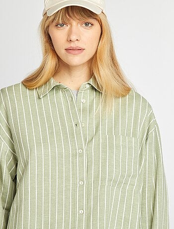 Blusa larga con bolsillo en el pecho con un 20 % de lino