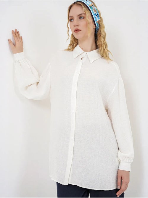 Blusa larga oversize texturizada con cuello de camisa bdart - Kiabi Blusa larga oversize texturizada con cuello de camisa bdart - Kiabi
