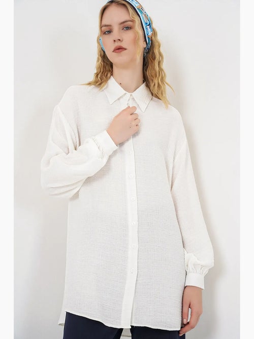Blusa larga oversize texturizada con cuello de camisa bdart - Kiabi Blusa larga oversize texturizada con cuello de camisa bdart - Kiabi