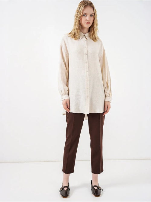 Blusa larga oversize texturizada con cuello de camisa bdart - Kiabi Blusa larga oversize texturizada con cuello de camisa bdart - Kiabi
