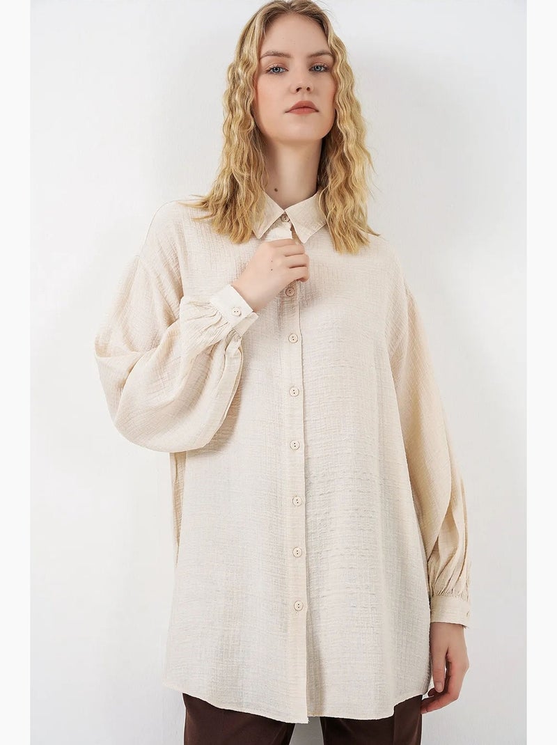 Blusa larga oversize texturizada con cuello de camisa bdart Crema - Kiabi
