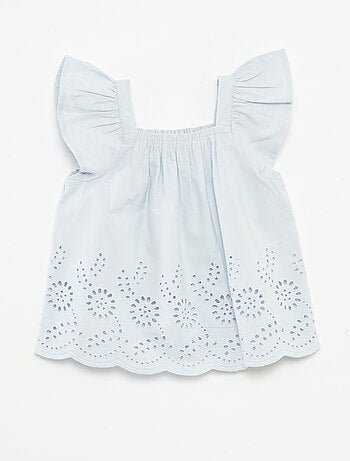Blusa ligera con tirantes con volantes y bordados