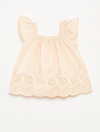Blusa ligera con tirantes con volantes y bordados