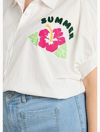 Blusa lisa con bordado de temática veraniega - AFIBEL