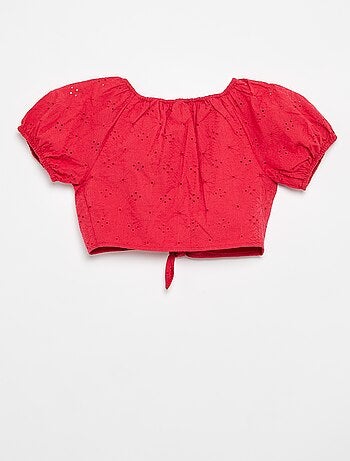 Blusa lisa con bordados ingleses