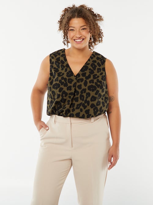 Blusa lisa con costura de fantasía en el cuello - Kiabi