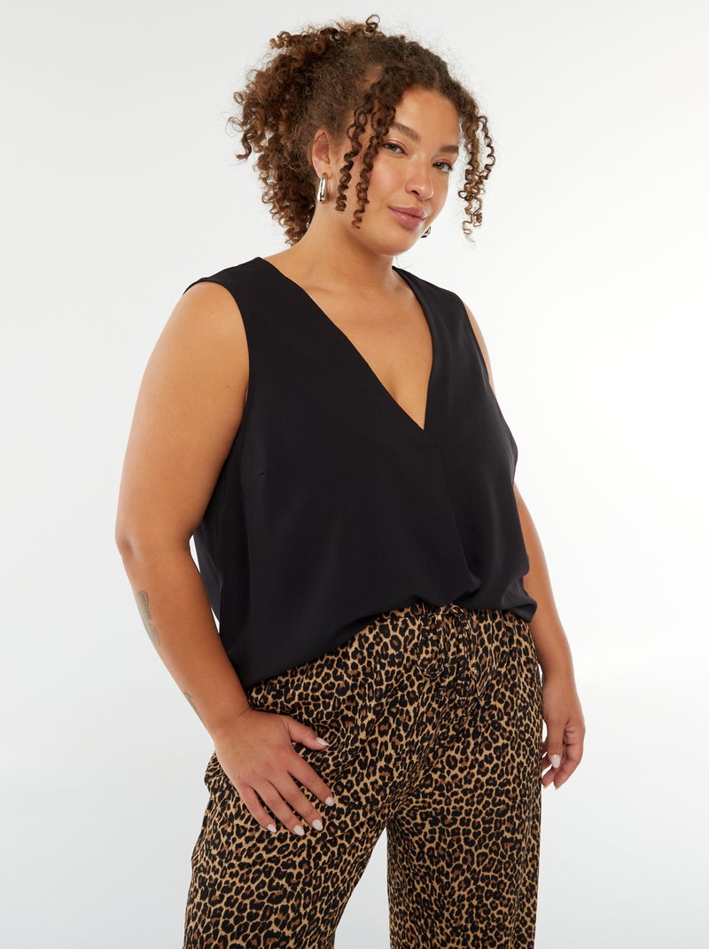 Blusa lisa con costura de fantasía en el cuello negro - Kiabi