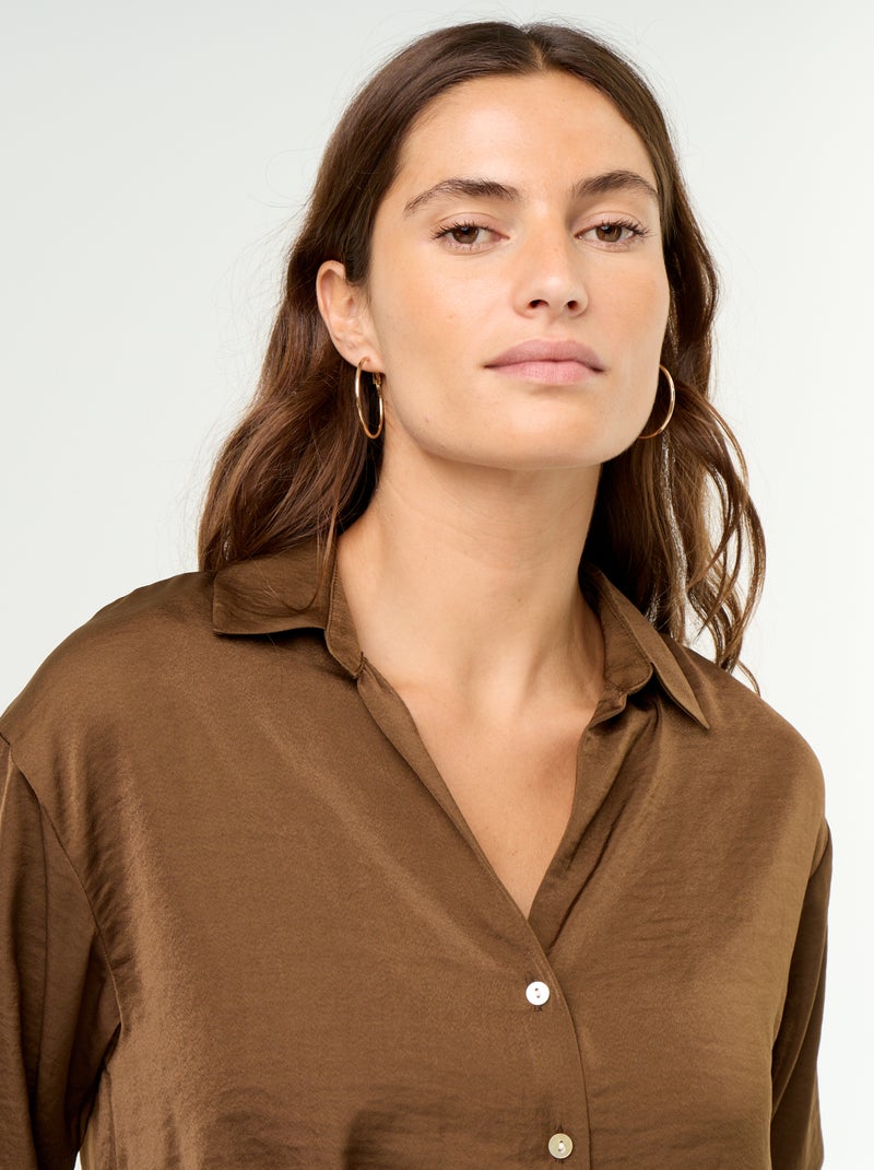 Blusa lisa satinada Marron - Kiabi