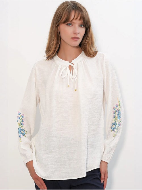 Blusa oversize de crepé bordado bdart - Kiabi Blusa oversize de crepé bordado bdart - Kiabi
