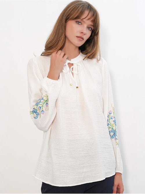 Blusa oversize de crepé bordado bdart - Kiabi Blusa oversize de crepé bordado bdart - Kiabi