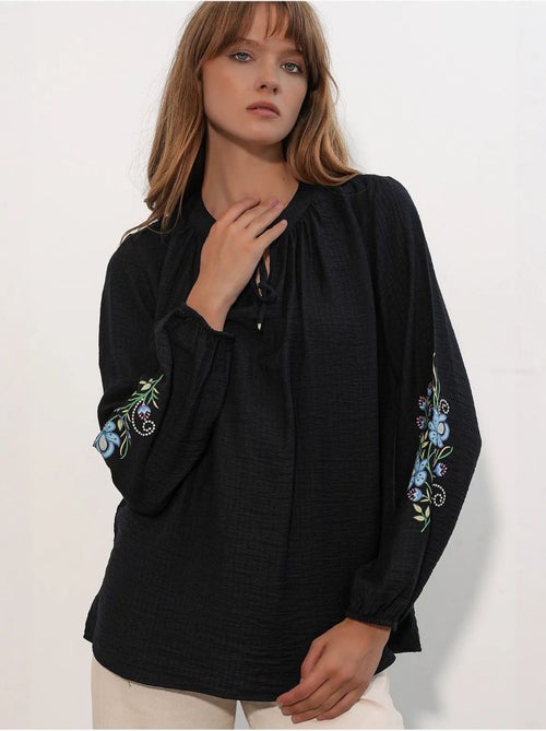Blusa oversize de crepé bordado bdart - Kiabi Blusa oversize de crepé bordado bdart - Kiabi