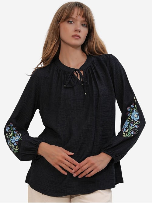 Blusa oversize de crepé bordado bdart - Kiabi Blusa oversize de crepé bordado bdart - Kiabi