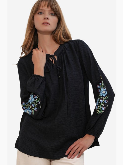 Blusa oversize de crepé bordado bdart - Kiabi Blusa oversize de crepé bordado bdart - Kiabi