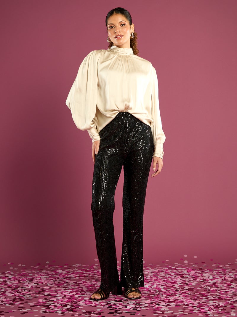 Blusa satinada con cuello alto fruncido Beige - Kiabi