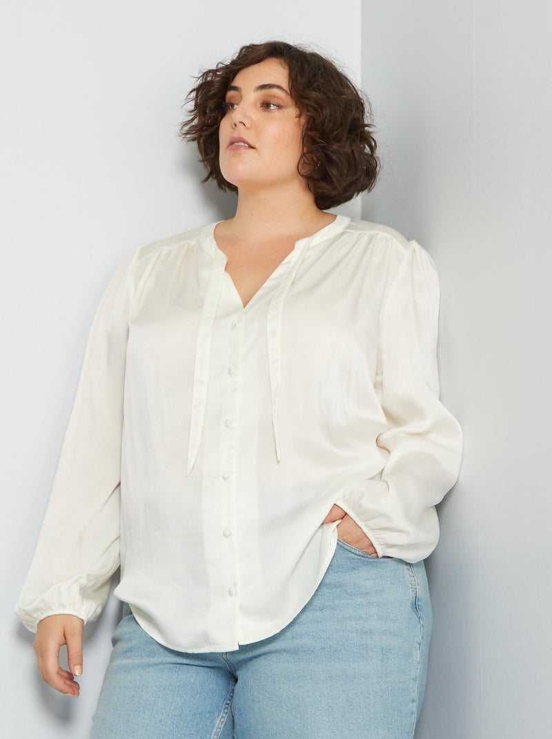 Blusa satinada con cuello de pico BLANCO - Kiabi