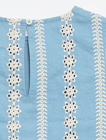 Blusa sin mangas con bordados all over