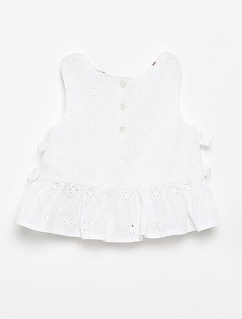 Blusa sin mangas con bordados
