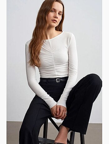 Blusa slim fit con escote barco y manga larga dilvin