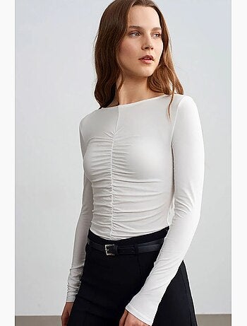 Blusa slim fit con escote barco y manga larga dilvin