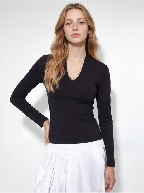 Blusa slim fit de manga larga con cuello en v busem - Kiabi Blusa slim fit de manga larga con cuello en v busem - Kiabi