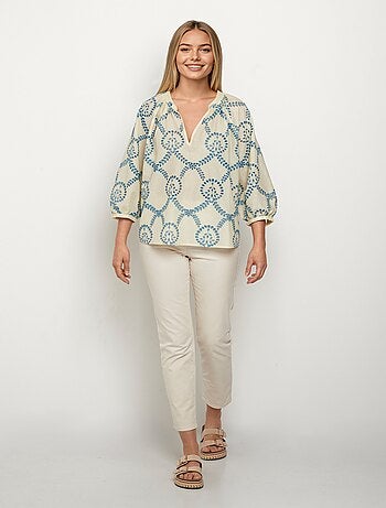 Blusa suelta con bordado calado y mangas 3/4 - AFIBEL