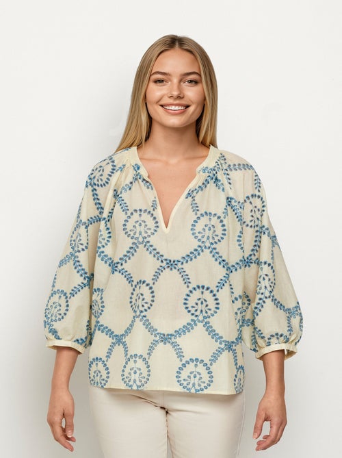Blusa suelta con bordado calado y mangas 3/4 - AFIBEL - Kiabi Blusa suelta con bordado calado y mangas 3/4 - AFIBEL - Kiabi