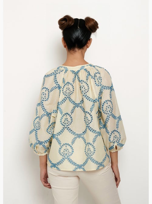 Blusa suelta con bordado calado y mangas 3/4 - AFIBEL - Kiabi Blusa suelta con bordado calado y mangas 3/4 - AFIBEL - Kiabi