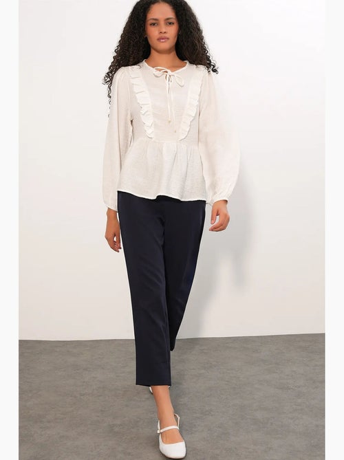 Blusa tejida con volantes y cierre de lazada bdart - Kiabi Blusa tejida con volantes y cierre de lazada bdart - Kiabi